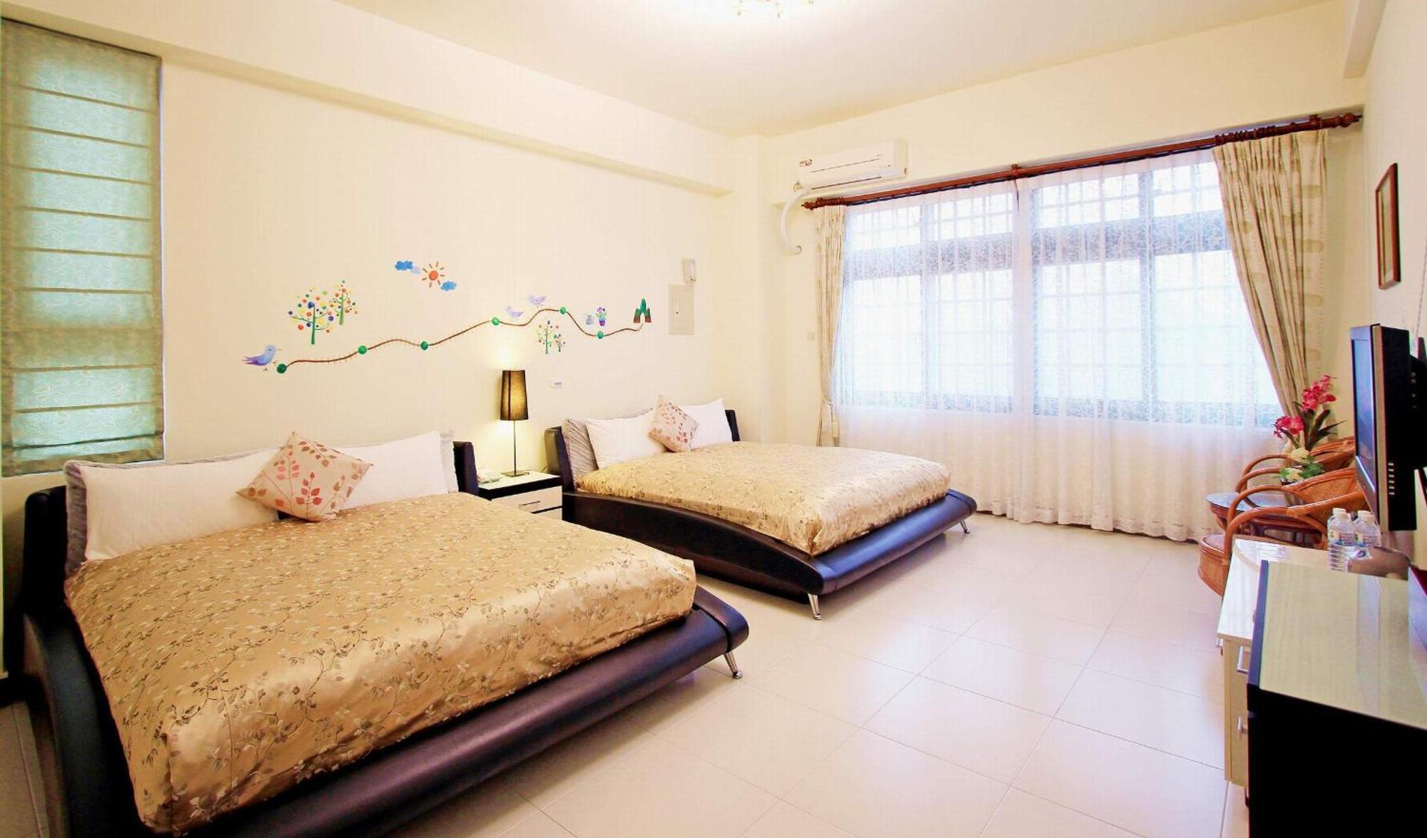 Green Window Homestay Hualien Buitenkant foto