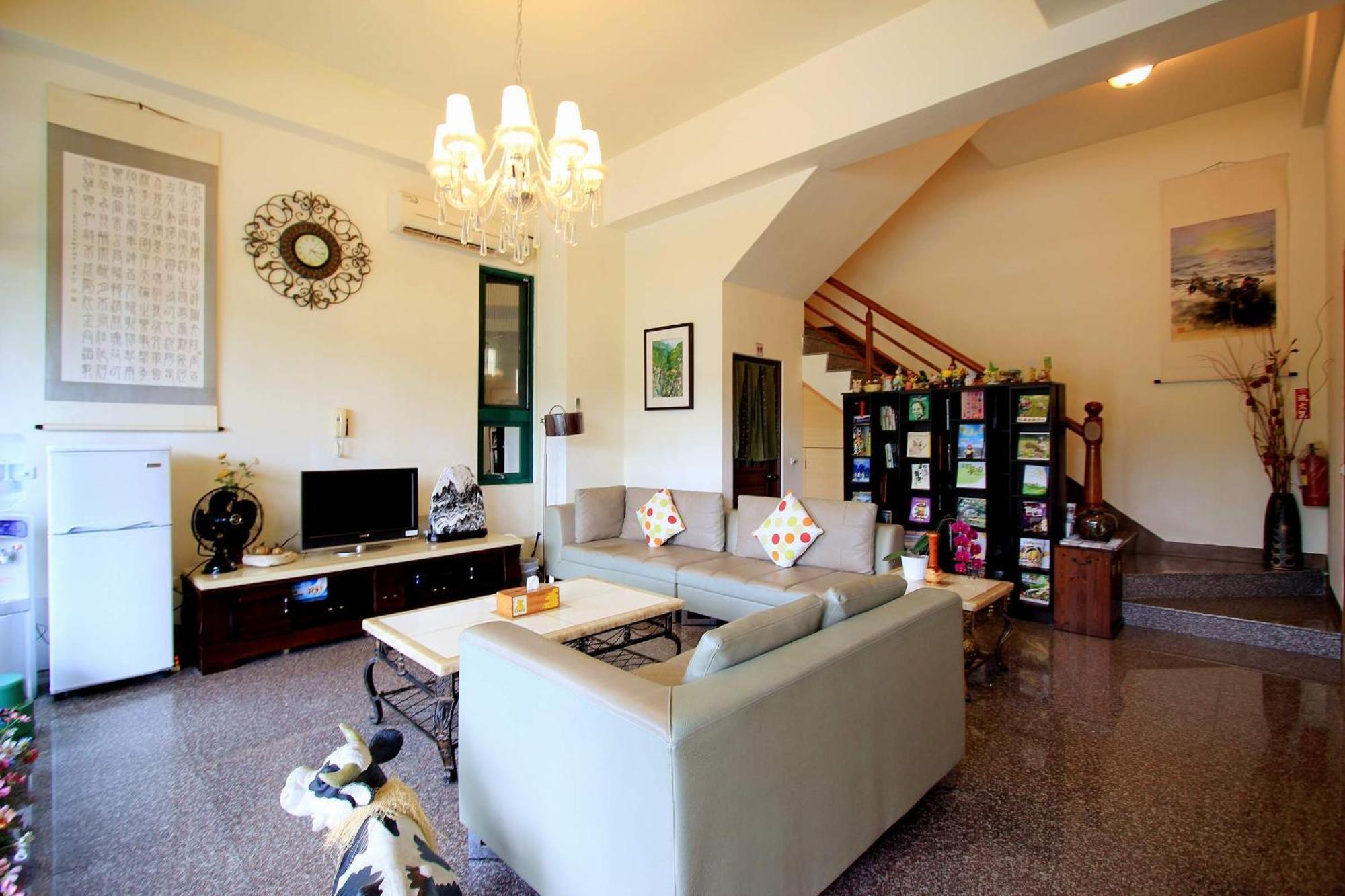 Green Window Homestay Hualien Buitenkant foto