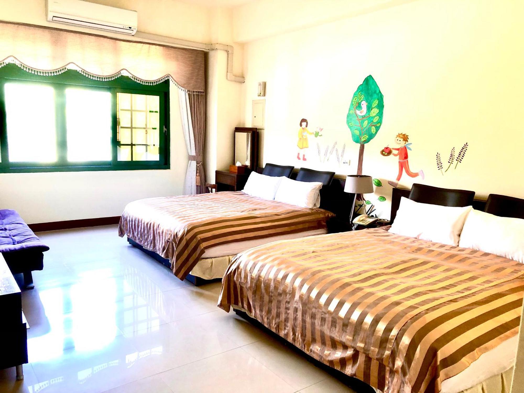 Green Window Homestay Hualien Buitenkant foto